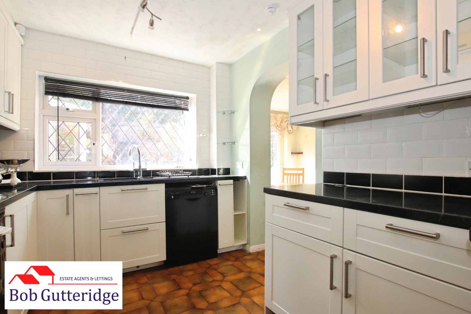 FITTED KITCHEN